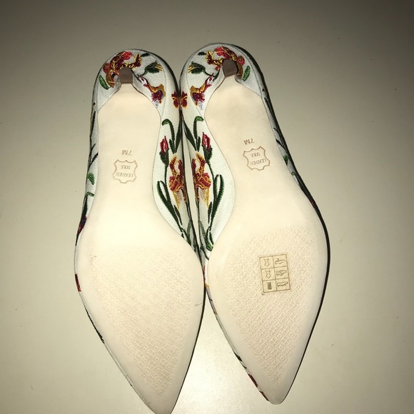 Tory Burch Elizabeth 40MM Flat - Picture 5 of 8